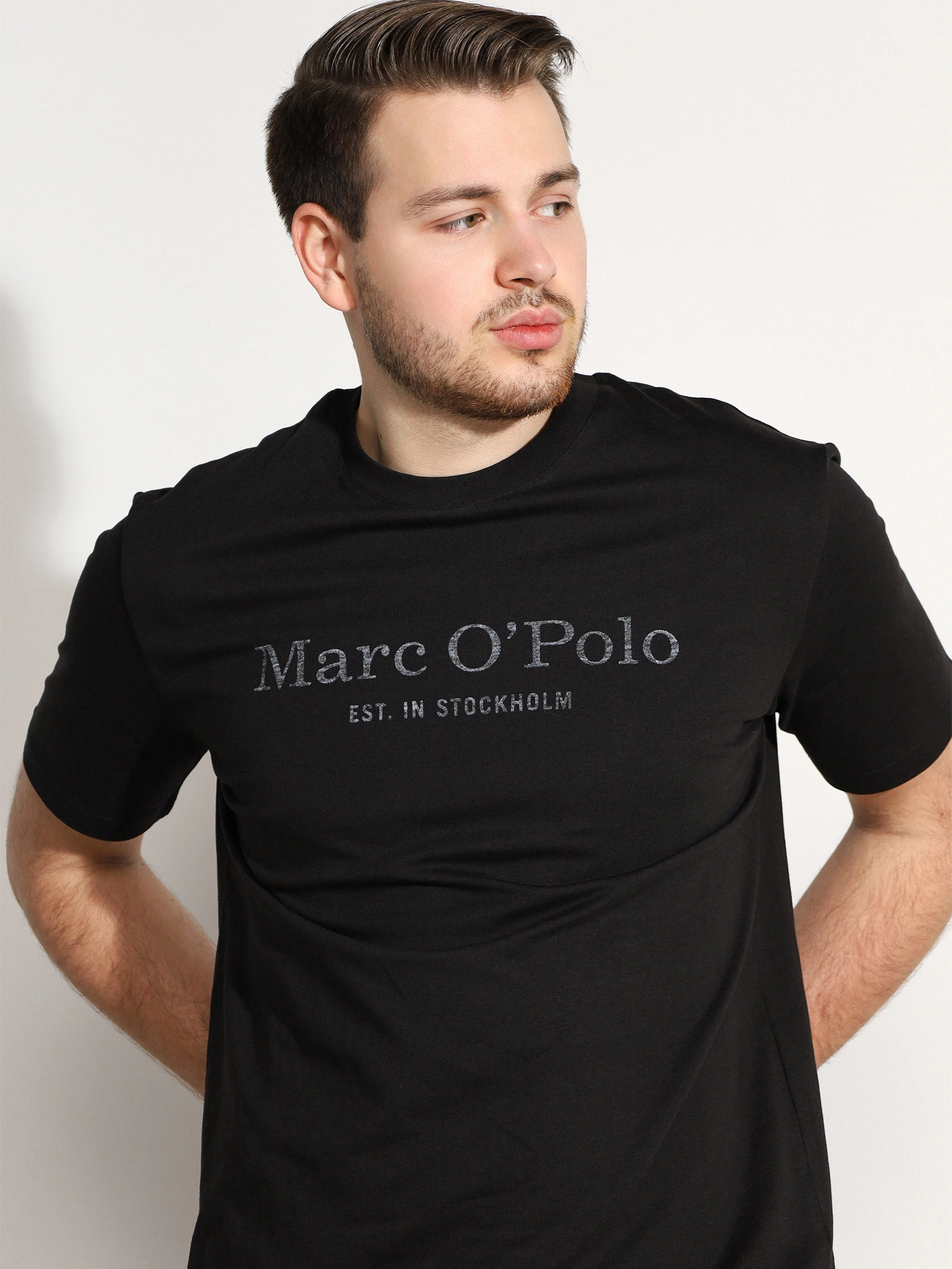 Футболка черного цвета из хлопка